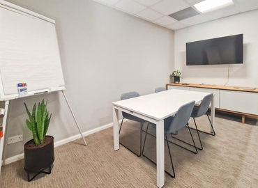  Work space in Gloucestershire, Olympus House, 10 m² - MatchOffice.co.uk