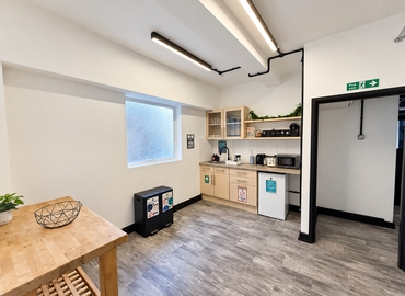 Office High Road Leyton 669 E10 6RA East London