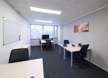 18 m² Serviced office place up for rent in City of London, Crown House (W14 8TH) - 4 | MatchOffice
