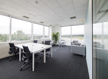 Business centre  in Dartford, Victory Way, 12 m² - MatchOffice.co.uk