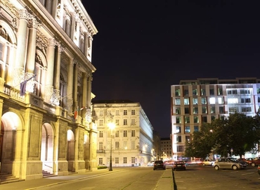 100 m² Business space in Budapest, Széchenyi István tér 7-8. (1051) - 22 | MatchOffice.com