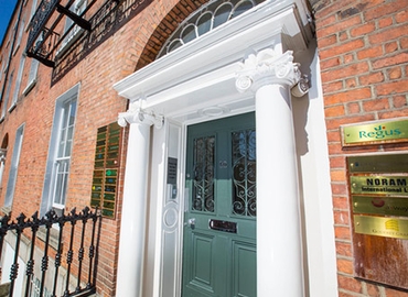 100 m² Business space building for rent in Dublin, Pembroke House (D02 HH64) - 1 | MatchOffice.com