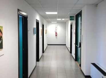 90 m² Shared workspace  in Verona, Via Walter Fleming (37026) - 2 | MatchOffice