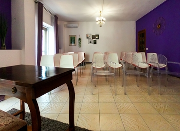 Prenota un centro conferenze accogliente a Bari di 40 m², Via Principe Amedeo - 2 | MatchOffice