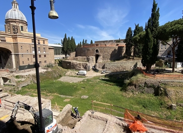 Join comfortable a 50 m² Shared workspace  in Rome, Piazza Augusto imperatore 3 (00186) - 3 | MatchOffice.com