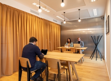 Uffici arredati disponibili per l'affitto a Milano di 120 m², Corso Europa 15 - 3 | MatchOffice.it