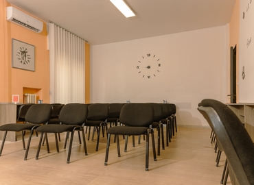 Affitta una sala riunioni accogliente a Bari di , Via Argiro 135 - 3 | MatchOffice