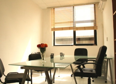 Uffici arredati disponibili per l'affitto a Napoli di 200 m², Via Nazionale delle Puglie 7 - 3 | MatchOffice.it