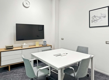 Affitta ufficio coworking comodo a Varese di 10 m², Via Roberto Tremelloni 31 - 9 | MatchOffice