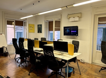 Coworking Via Carlo de Cesare 64 80132 Naples