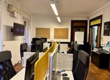 Coworking Via Carlo de Cesare 64 80132 Naples