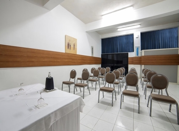  Conference space in Il-Bahar, Qawra (SPB 1908) - 1 | MatchOffice.com