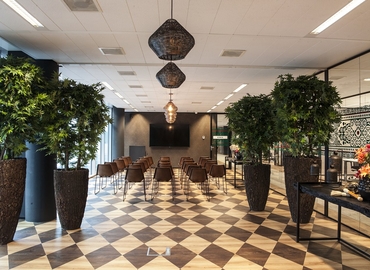 200 m² Co-working  in Amsterdam South, Claude Debussylaan 7 (1082 MC) - 1 | MatchOffice.com