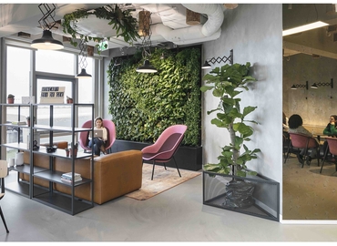 1000 m² Coworking space  in Rotterdam, Stationsplein 45 (3013 AK) - 4 | MatchOffice.com