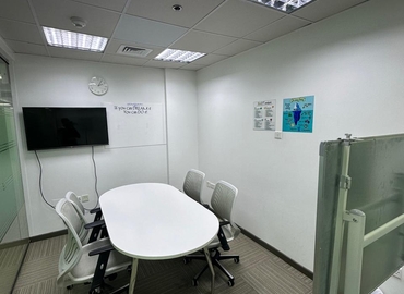 18 m² Business space in Al Khuwair, Dauhat Al Adab St (136) - 1 | MatchOffice