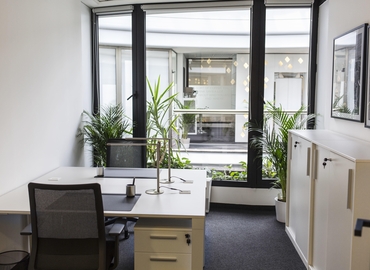 100 m² Coworking  in Belgrade, Kneza Mihaila 30 (11000) - 2 | MatchOffice.com