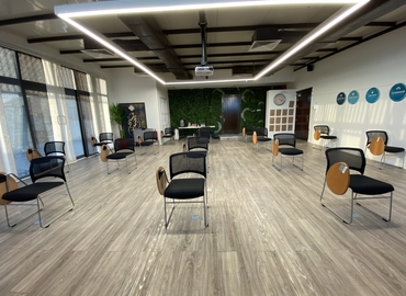 175 m² Meeting room in Riyadh, Al Sharnaqah + Garden (12445) - 1 | MatchOffice.com