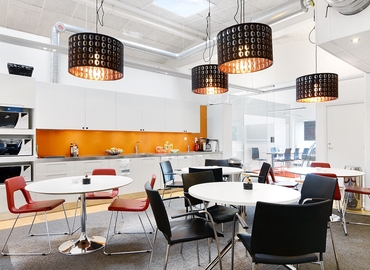 Flexibel arbetsplats(Yta:30 m²) för uthyrning i Gustavslundsvägen 143, 167 51 Bromma. Inga extra avgifter | MatchOffice.se