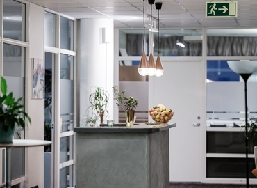 Flexibel arbetsplats(Yta:120 m²) för uthyrning i Arenavägen 41, 121 77 Johanneshov. Inga extra avgifter | MatchOffice.se