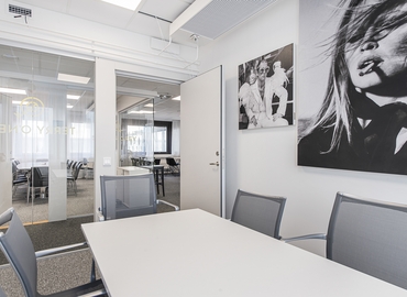 Flexibel arbetsplats(Yta:120 m²) att hyra i Varuvägen 9, 125 20 Älvsjö. Lång- och korttidsuthyrning | MatchOffice.se