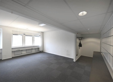 Affärscentrum(Yta:103 m²) för uthyrning i Handenterminalen 2, 136 40 Haninge. Inga extra avgifter | MatchOffice.se