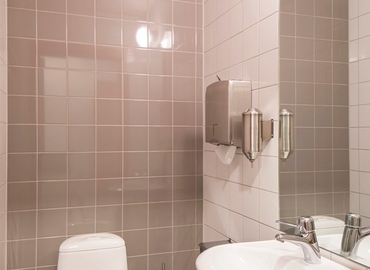 Kontorslokaler(Yta:2721 m²)	att hyra i Spånga, Finspångsgatan 54 B, 163 53 Kista. WiFi-anslutning ingår | MatchOffice.se