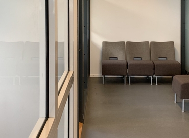 63 m² Business center in Skarholmen, Måsholmstorget 26 (127 48) - 2 | MatchOffice.com
