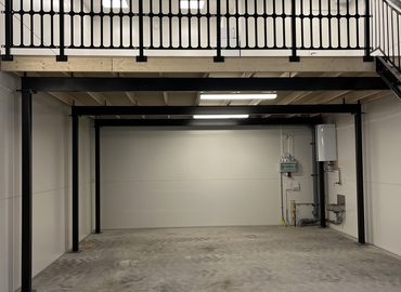 Lagerlokal(Yta:104 m²) att hyra i Kranbalksgatan 4, 721 38 Västerås. Inga extra avgifter | MatchOffice.se																	