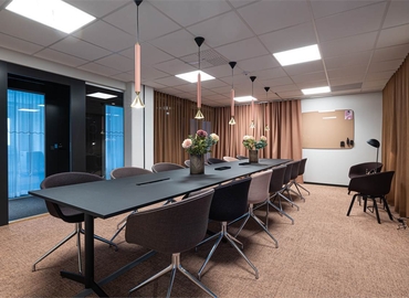 Affärscentrum(Yta:1038 m²) för uthyrning i Handenterminalen 5, 136 40 Haninge. WiFi-anslutning ingår | MatchOffice.se