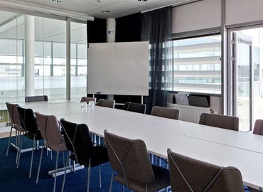 Konferensrum(Yta:100 m²) för uthyrning i Östra Varvsgatan 4, 211 75 Hamnen. WiFi-anslutning ingår | MatchOffice.se