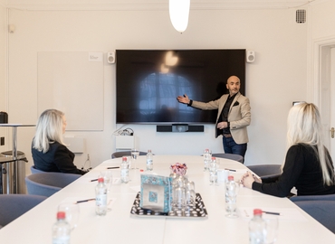 Flexibel arbetsplats(Yta:80 m²) att hyra i Stockholm, Artillerigatan 6, 114 51 Östermalm. Inga extra avgifter | MatchOffice.se