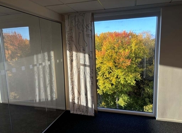 Kontorshotell(Yta:545 m²) för uthyrning i Lerkrogsvägen 21, 126 79 Hägersten. WiFi-anslutning ingår | MatchOffice.se