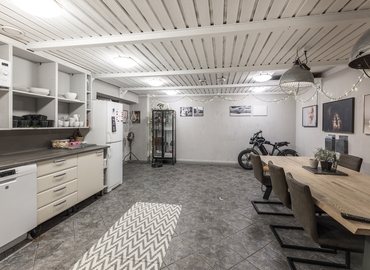 Verkstad(Yta:180 m²) att hyra i Mölndal, Södra Ågatan 18 B, 431 35 Mölndal. Lång- och korttidsuthyrning | MatchOffice.se																	