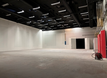 Lagerlokal(Yta:2599 m²) att hyra i Finspångsgatan 21, 163 53 Kista. Inga extra avgifter | MatchOffice.se																	