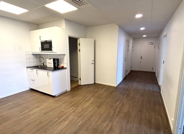 Kontorsplatser(Yta:86 m²)	för uthyrning i Bredängstorget 1, 127 32 Skärholmen. Inga extra avgifter | MatchOffice.se