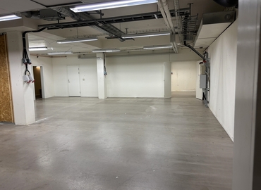 Industrilokal(Yta:459 m²) att hyra i Domnarvsgatan 4, 163 53 Kista. Endast från verifierade hyresvärdar | MatchOffice.se																	
