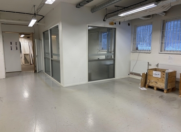 Industrilokal(Yta:459 m²) att hyra i Domnarvsgatan 4, 163 53 Kista. Bra läge | MatchOffice.se																	