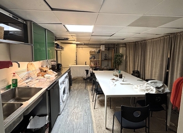 510 m² Warehouse storage up for rent in Skarholmen, Bredängstorget 1 (127 32) - 2 | MatchOffice.com