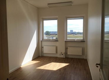 Företagshotell(Yta:410 m²) att hyra i Bjurögatan 48, 211 24 Malmö Norr. Inga extra avgifter | MatchOffice.se