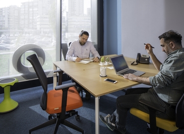 120 m² Coworking space  in Ataşehir, İçerenköy Mah. Umut St. Kozyatağı E-5 Yanyol Üzeri AND Building No: 10/12 (34752) - 12 | MatchOffice.com