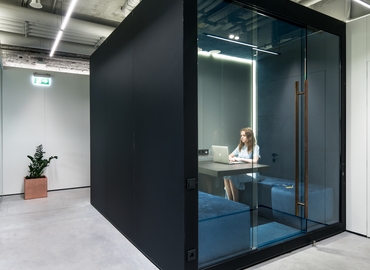 Explore flexible a 1200 m² Co-working  in Шевченківський, вулиця Дорогожицька 3 (04119) - 3 | MatchOffice.com