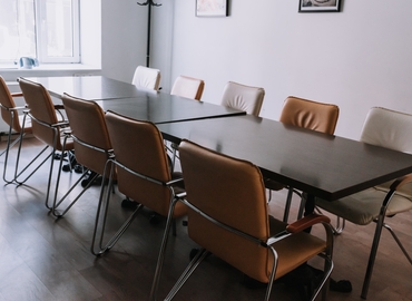 Book a 22 m² Meeting room in Шевченківський, вулиця Льва Толстого 3 (01004) - 1 | MatchOffice.com