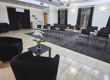 Rent a 100 m² Meeting room in Podolsky district, Vozdvyzhens'ka Street 60 A (04071) - 2 | MatchOffice