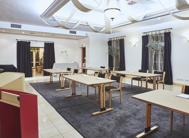Choose a 100 m² Conference center in Podolsky district, Vozdvyzhens'ka Street 60 A (04071) - 1 | MatchOffice.com