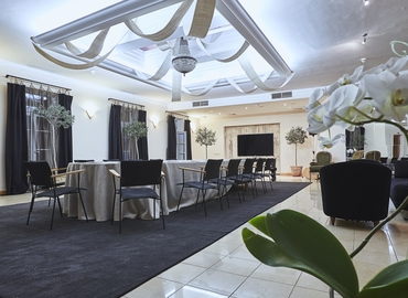 Book a 36 m² Conference room in Podolsky district, Vozdvyzhens'ka Street 60 A (04071) - 7 | MatchOffice.com