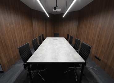 Бізнес-центр вулиця Саперне Поле 14/55 01042 Печерський район