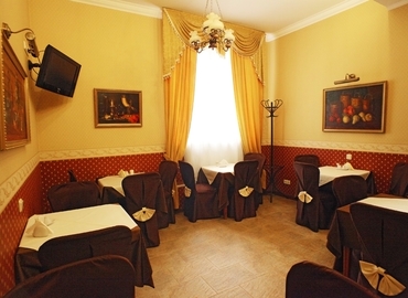 Choose a 80 m² Conference hall in Шевченківський, Triokhsviatytelska Street 9 (01001) - 8 | MatchOffice.com