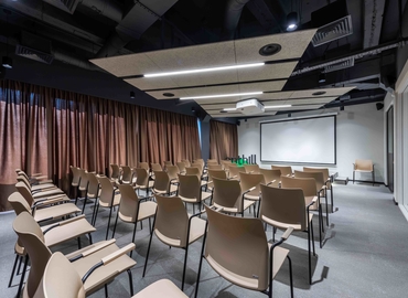 Book a 200 m² Conference room in Kyiv, вулиця Миколи Василенка (03124) - 1 | MatchOffice.com