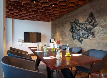 Choose a 300 m² Meeting room in Podolsky district, Братська 17-19  (04070) - 1 | MatchOffice