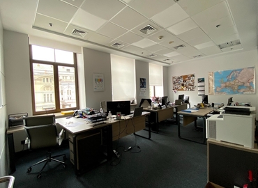 Бізнес-центр вулиця Богдана Хмельницького 19-21 01030 Шевченківський район